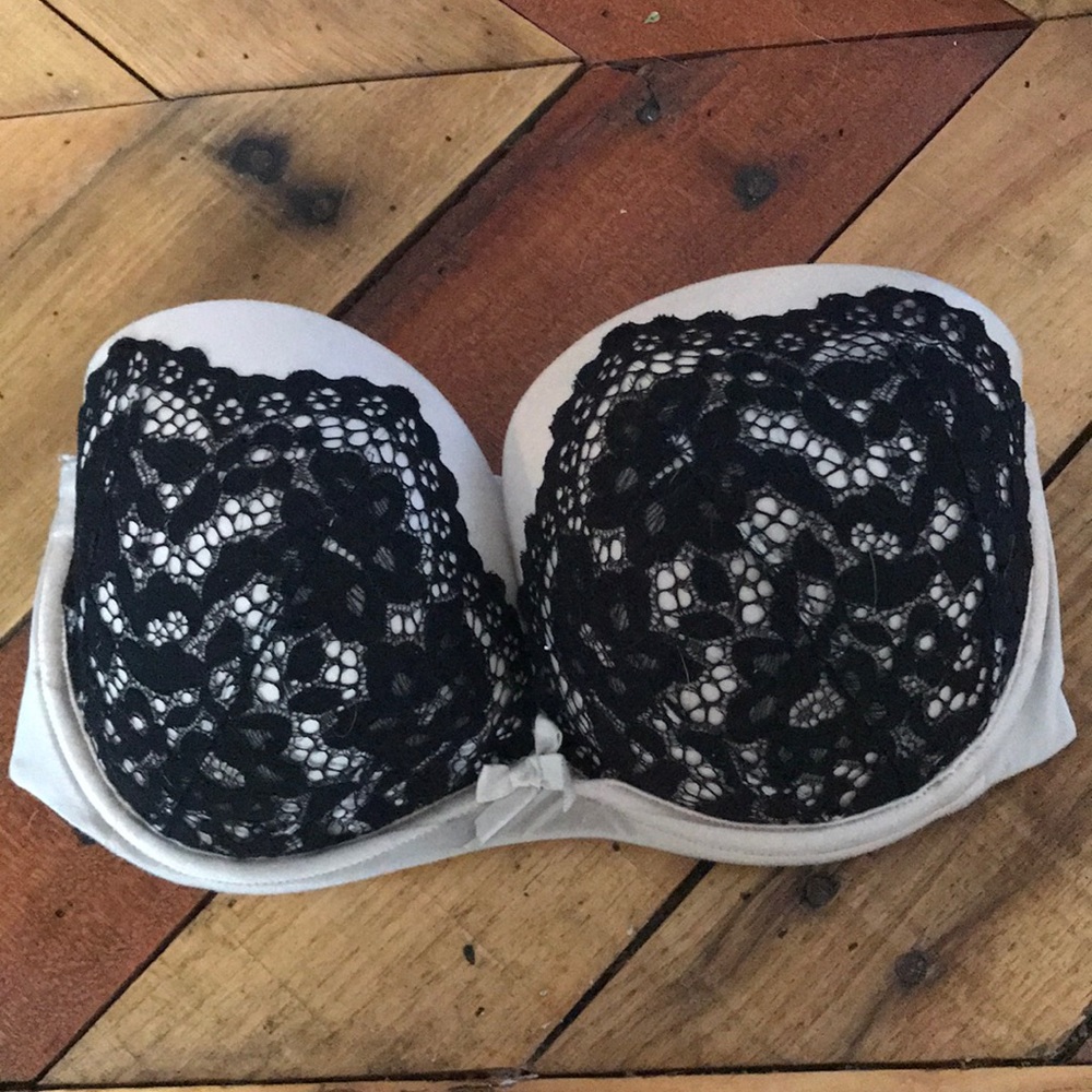 Victoria’s Secret strapless nude bra 32DD
